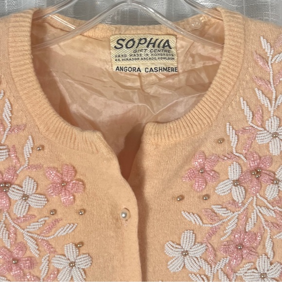 Vintage 1950βs Pink/Peach Angora cashmere Beaded Cardigan w/pearl buttons - Picture 6 of 12
